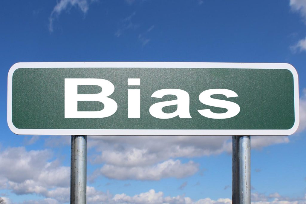 bias dalam teks berita